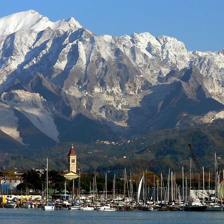 Between Pisa And 5 Terre Marina Di Carrara Exterior photo