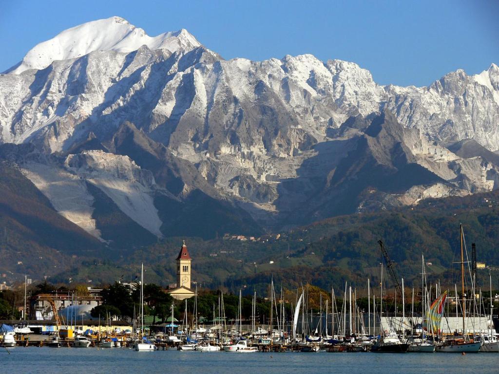 Between Pisa And 5 Terre Marina Di Carrara Exterior photo